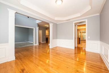 Main picture of 5010 King Arthur Dr
