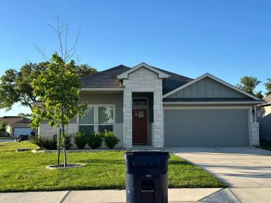 Main picture of 136 Hunter Loop