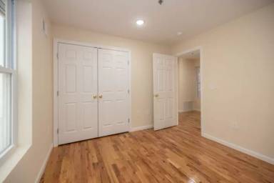 Main picture of 241 N 11th St