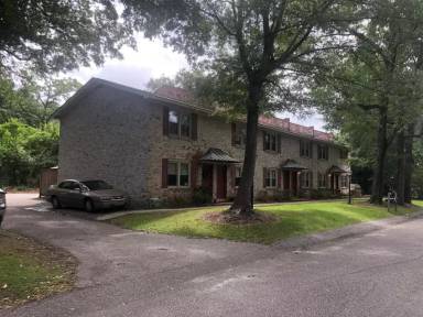 Main picture of 107 W Richland St