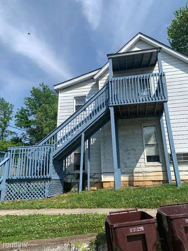 Main picture of 702 W Columbia St