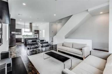Main picture of 608 Middle St