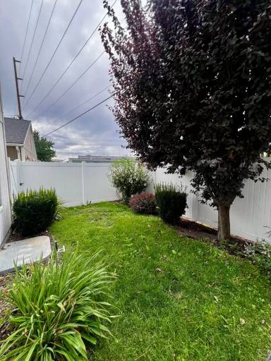 Main picture of 102 Plum Ln