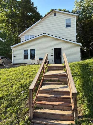 Main picture of 1526 E 50th St