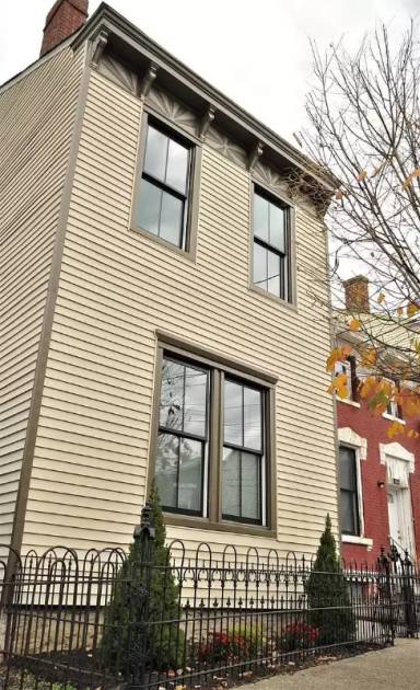 Main picture of 416 W 9th St