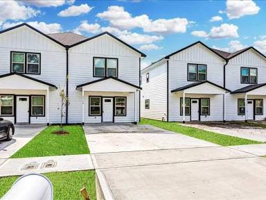 Main picture of 5426 E Houston Rd