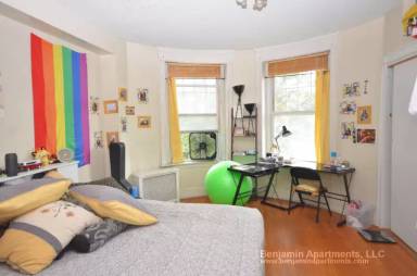 Main picture of 1223 Beacon St