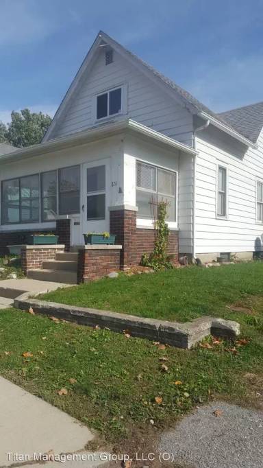 Main picture of 851 N Jackson St