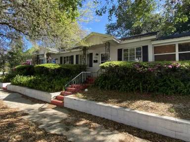 Main picture of 115 N Fern Creek Ave