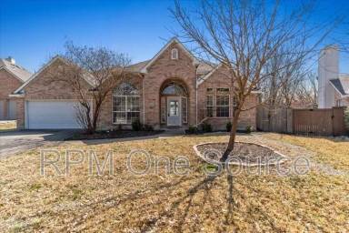 Main picture of 8408 Falconet Cir