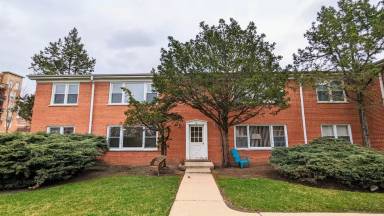 Main picture of 201 W Johnson St