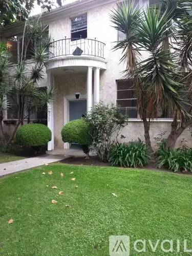 Main picture of 2505 N Beachwood Dr
