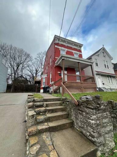 Main picture of 921 McPherson Ave