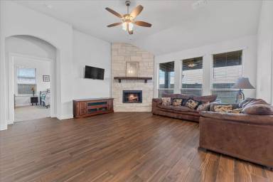 Main picture of 2760 Richard St