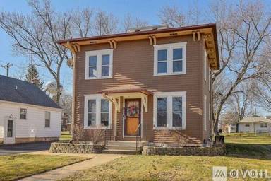 Main picture of 207 N Hiawatha St