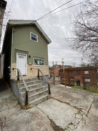 Main picture of 4933 Yew St