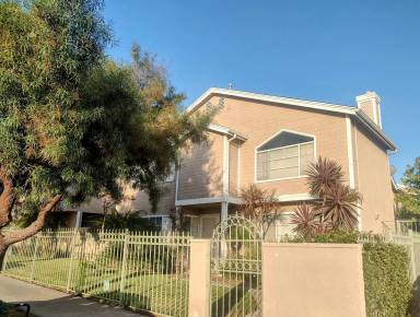 Main picture of 4111 Poplar St