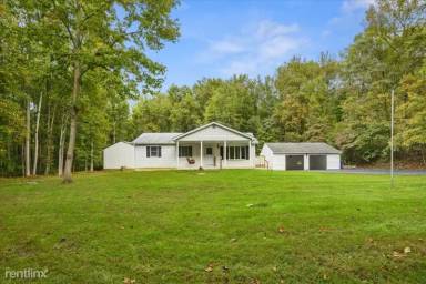 Main picture of 444 Muddy Ln