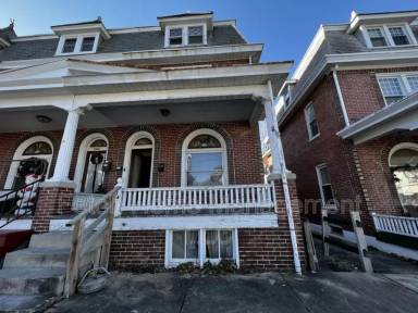 Main picture of 224 W Franklin St