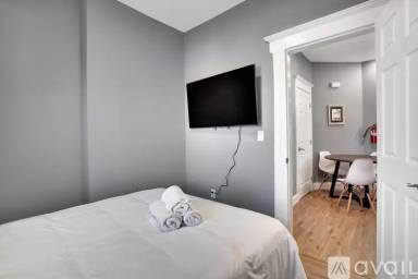 Main picture of 111 Columbus Pl