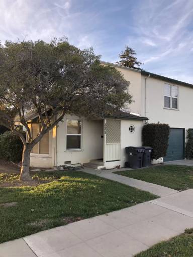 Main picture of 325 S College Dr