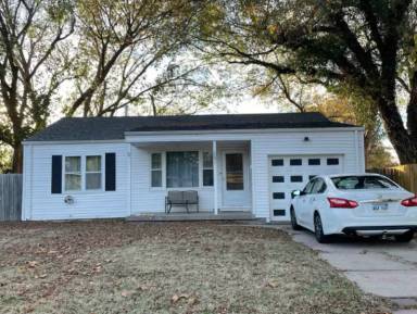 Main picture of 3051 S Elizabeth Ave
