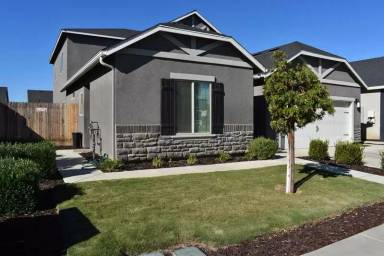 Main picture of 3785 De Soto Way