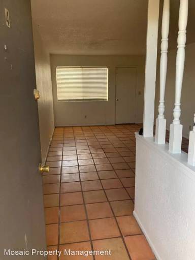 Main picture of 629 S Morris Cir