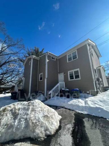 Main picture of 946 Admiral St