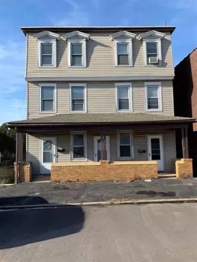 Main picture of 424 1/2 S Poplar St