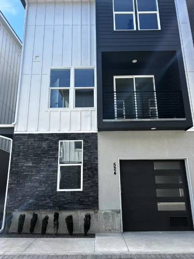 Main picture of 524 E Violets Cove Ln