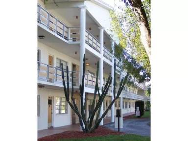 Main picture of 911 Washington Ave Apartments