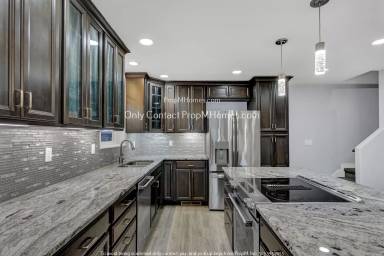 Main picture of 110 E Clackamas Blvd