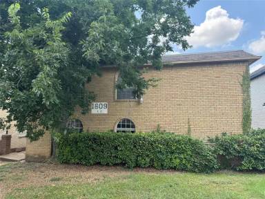 Main picture of 1809 Roman Rd