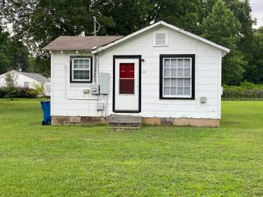 Main picture of 102 Thomas Ave SE