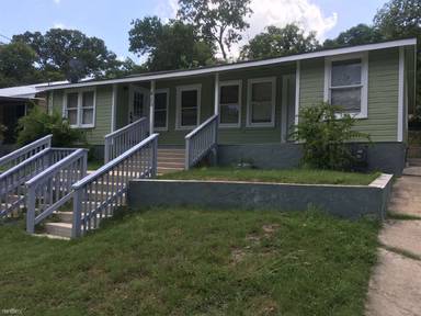 Main picture of 920 McQueeney Rd