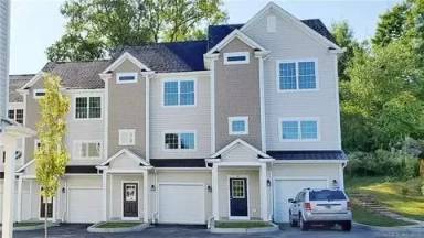 Main picture of 38 Triangle St