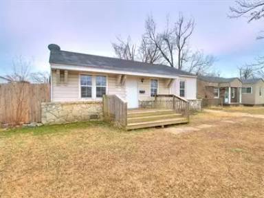 Main picture of 7422 SE 15th St