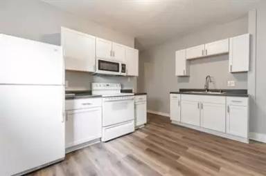 Main picture of 2435 N Kenwood Ave