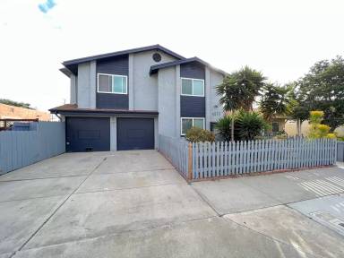 Main picture of 4575 Oregon St