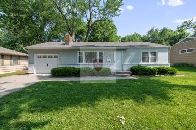 Main picture of 8006 W 85th St