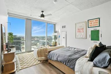 Main picture of 1119 W Carroll Ave