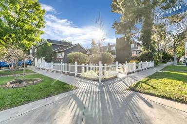 Main picture of 12334 Moorpark St
