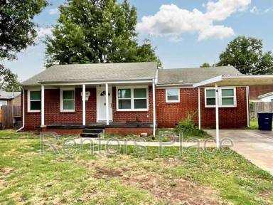 Main picture of 6014 E 2nd St