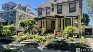 Main picture of 21 Thayer St