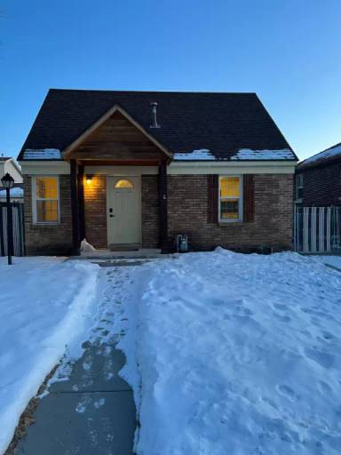 Main picture of 1137 E 22nd St