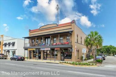 Main picture of 9 N Central Ave