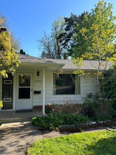 Main picture of 3850 SW Marigold St