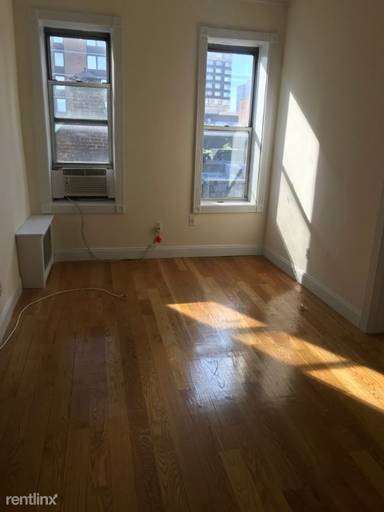 Main picture of 404 W 44th St