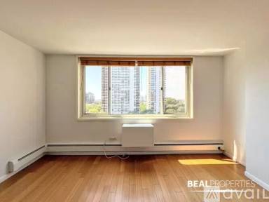 Main picture of 1344 N Dearborn St
